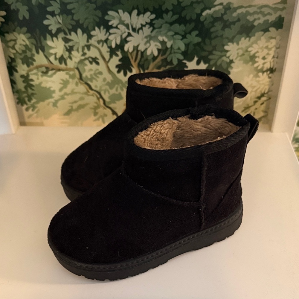 UGG like Black Kids Boots with Cozy Lining